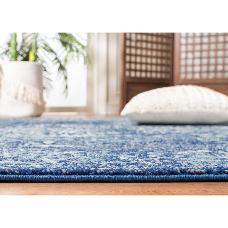 SAFAVIEH Evoke Pety Vintage Distressed Rug