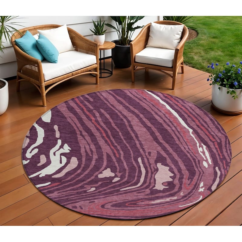 HomeRoots Abstract Transitional Rectangle Outdoor Rug - 8' Round