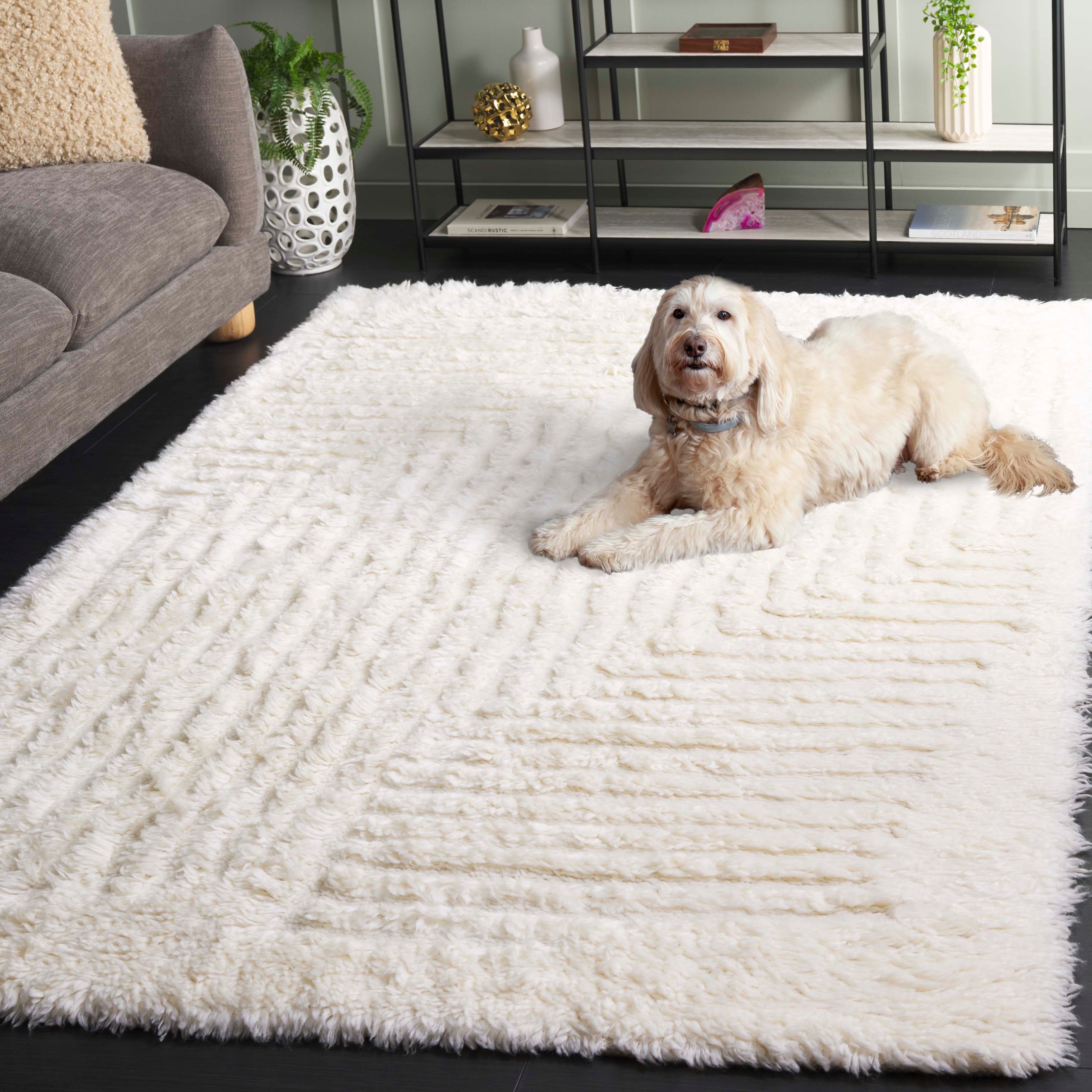SAFAVIEH Handmade Casablanca Zhivka Shag Wool 1.8-inch Rug - On
