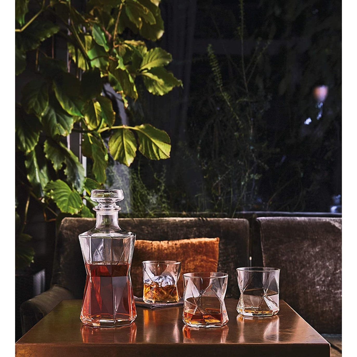 https://ak1.ostkcdn.com/images/products/is/images/direct/f1da0c2b316aa2e868c263b103e114f5ea977858/Bormioli-Rocco-Cassiopea-7Pc-Whiskey-Set-%281-Decanter-6-Rocks-Glasses%29.jpg
