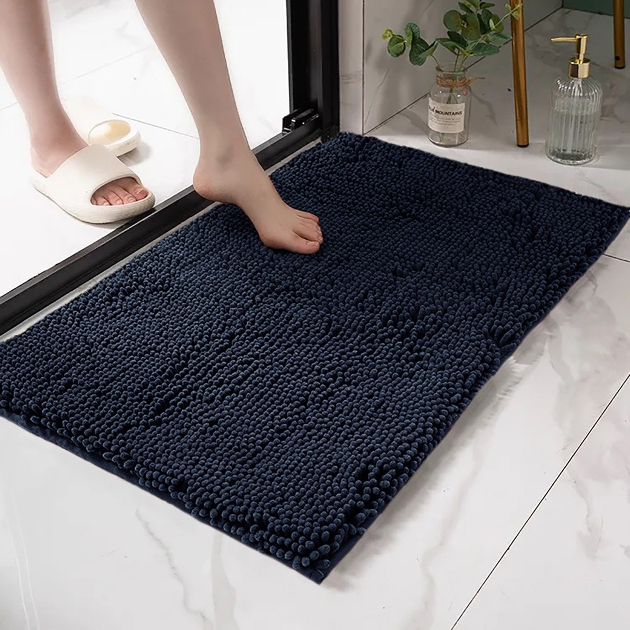 https://ak1.ostkcdn.com/images/products/is/images/direct/f1de66cf55ce8e119dc03c29a7f1c3bf30bfefab/Soft-Cozy-Plush-Chenille-Bath-Mat-Highly-Absorbent-Shower-Mat-Non-Slip-Bathroom-Rug.jpg
