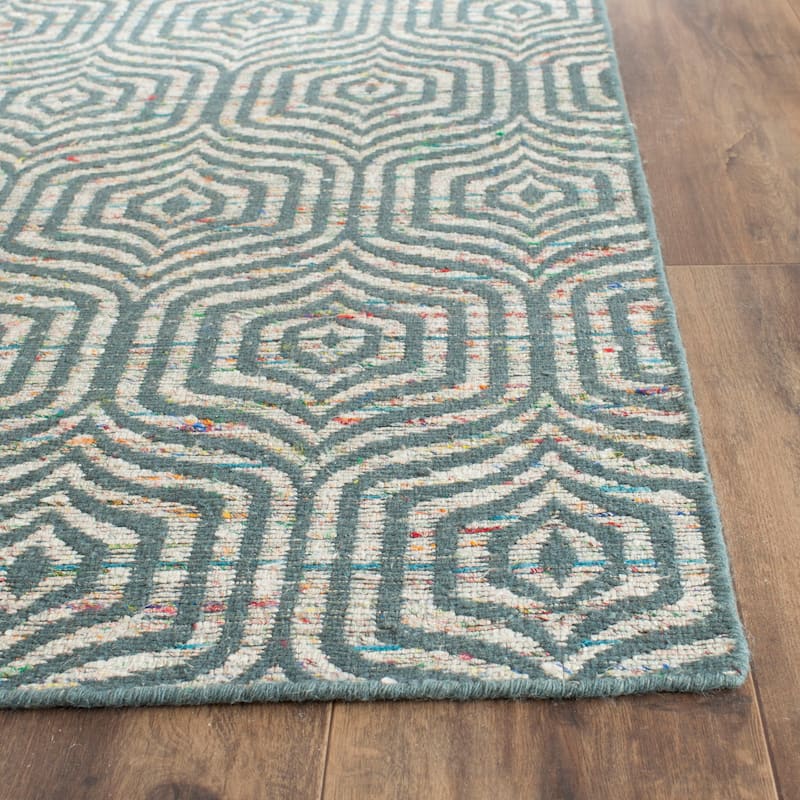 SAFAVIEH Handmade Straw Patch Chanel Modern Wool Rug