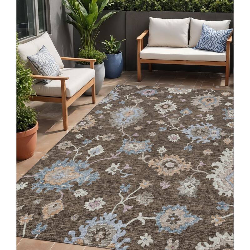 HomeRoots Floral Transitional Rectangle Outdoor Rug - 5' X 8'