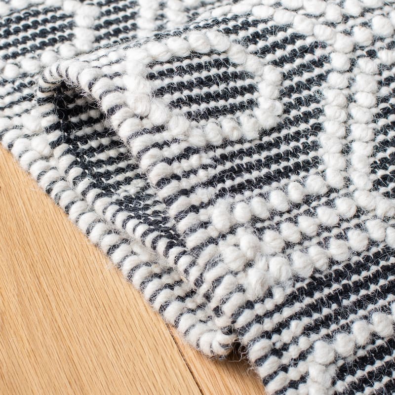 SAFAVIEH Handmade Natura Romea Wool Rug