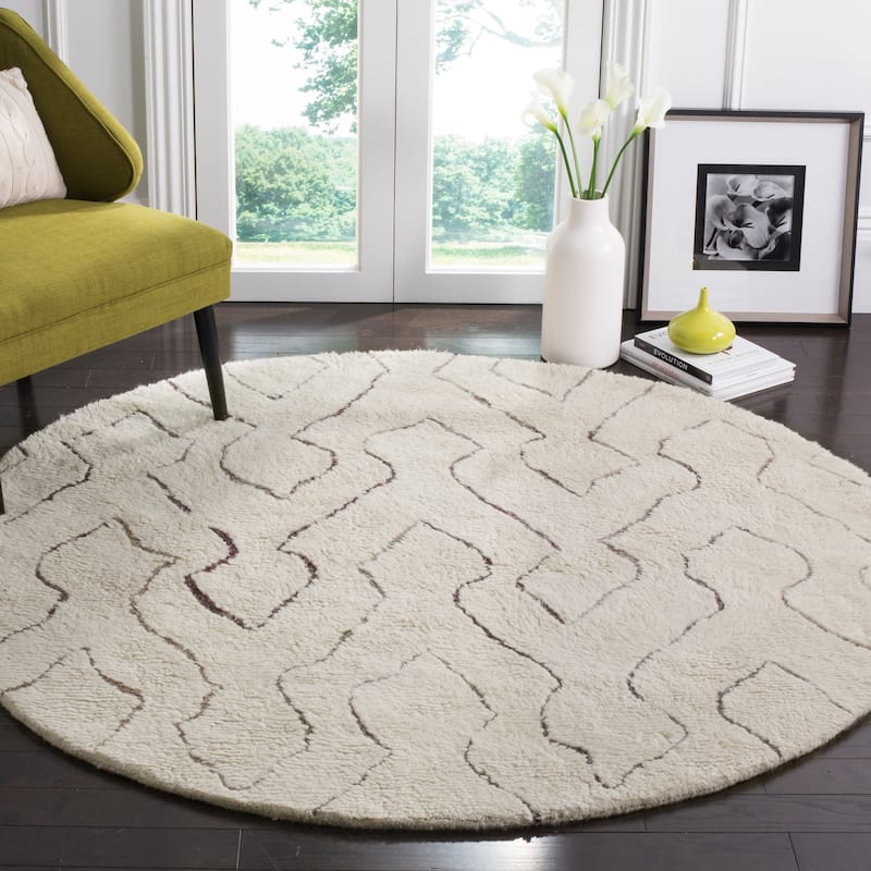 SAFAVIEH Handmade Casablanca Shag Vjosa Tribal Wool Rug - 6' Round - Ivory/Multi