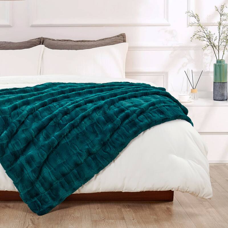 Home Soft Things Stylish FauxFur Throw Soft Fluffy Warm Blanket
