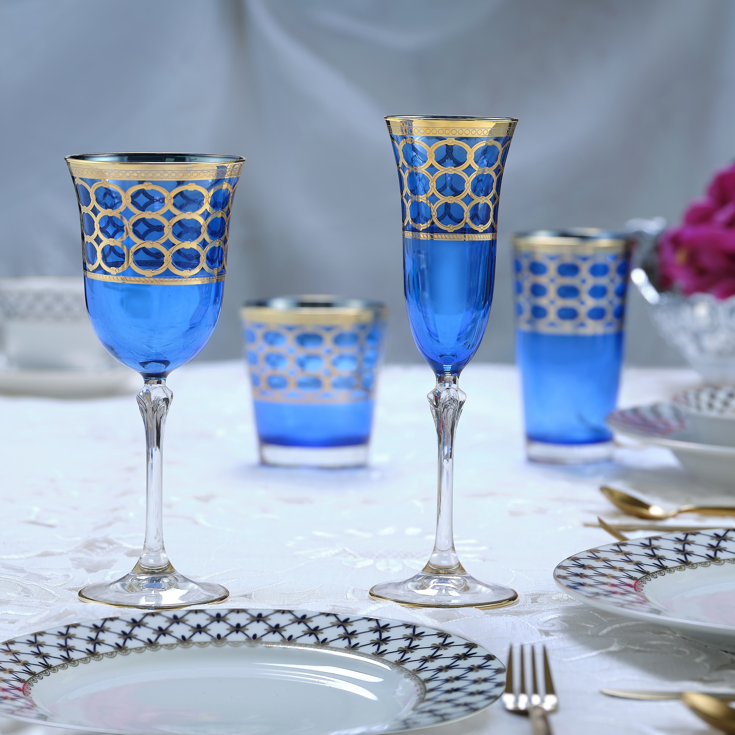 https://ak1.ostkcdn.com/images/products/is/images/direct/f206dc41c448623da87a9d27206a859431c8abf7/Lorren-Home-Trends-Cobalt-Blue-White-Wine-Goblet-with-Gold-Rings%2C-Set-of-4.jpg