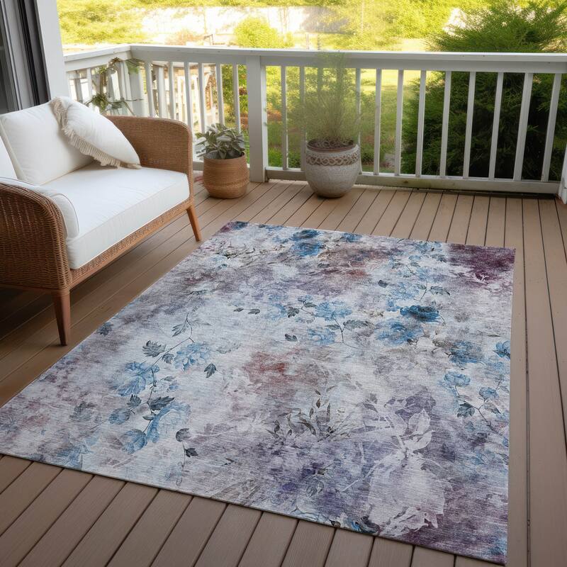 Machine Washable Indoor/ Outdoor Chantille Vanishing Floral Rug