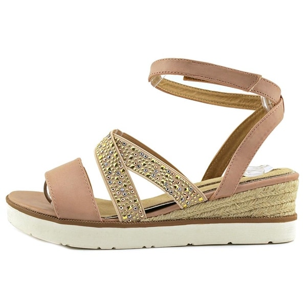 comfortable navy heels