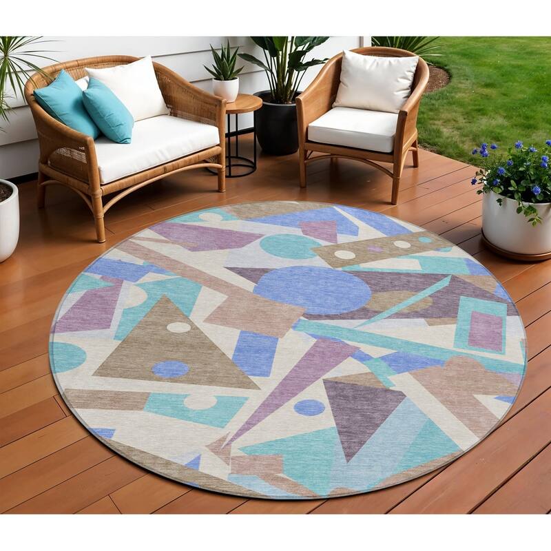 HomeRoots Geometric Modern Rectangle Outdoor Rug - 8' Round