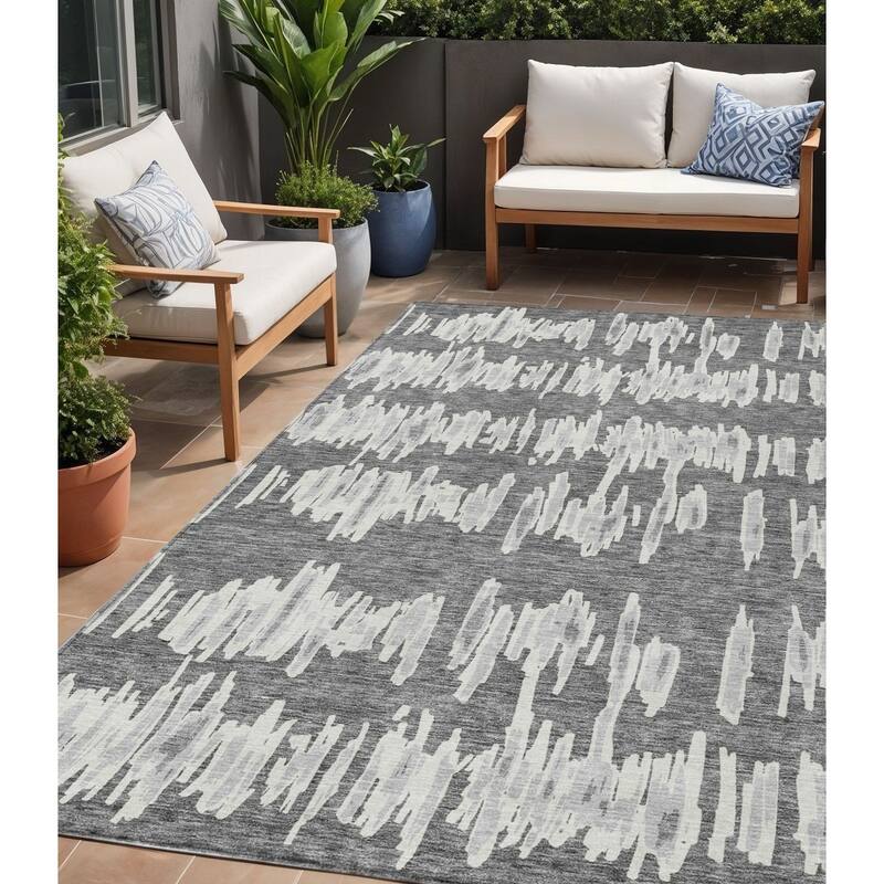 HomeRoots Striped Transitional Rectangle Outdoor Rug - 5' X 8'