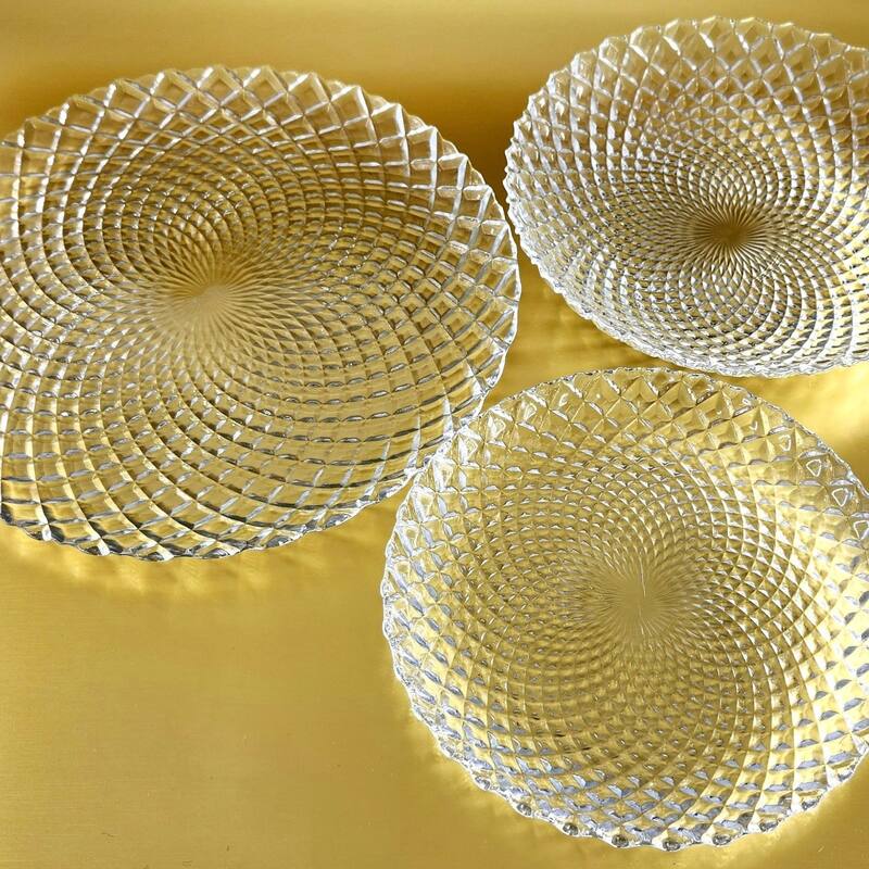 Unique Diamond Pattern Glass Dinner Set Perfect for Everyday Dining and Special Occasions