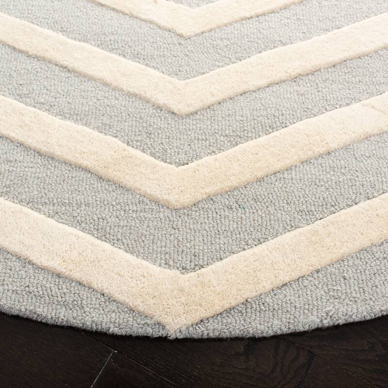 SAFAVIEH Handmade Cambridge Terttu Chevron Wool Rug