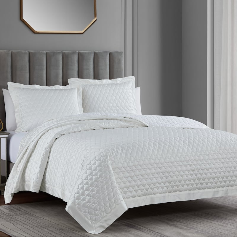 HiEnd Accents High Shine Satin Quatrefoil Quilt Set, 3PC - White - Queen
