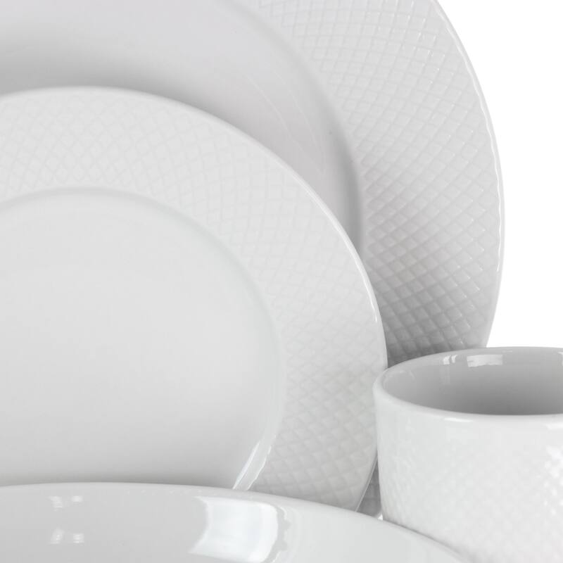 Diamond Edge Round Dinnerware 18 Piece Set in Daisy