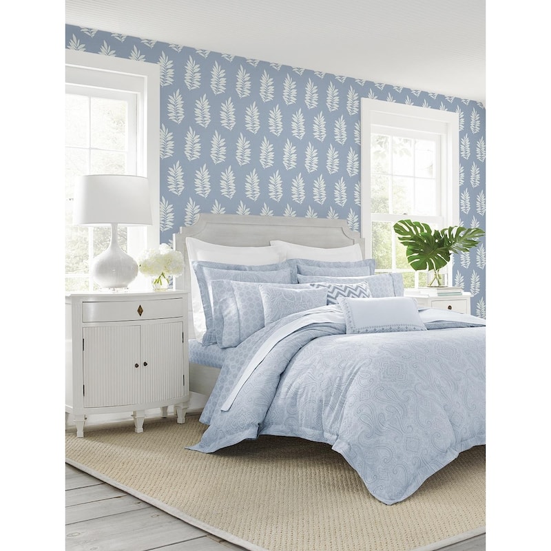 NextWall Pinnate Leaf Silhouette Peel and Stick Wallpaper - 20.9 in. W x 18 ft. L