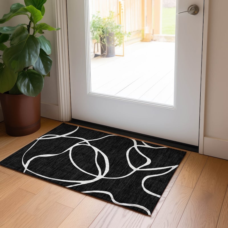 Machine Washable Indoor/ Outdoor Abstract Modern Chantille Rug - Black - 1'8" x 2'6"