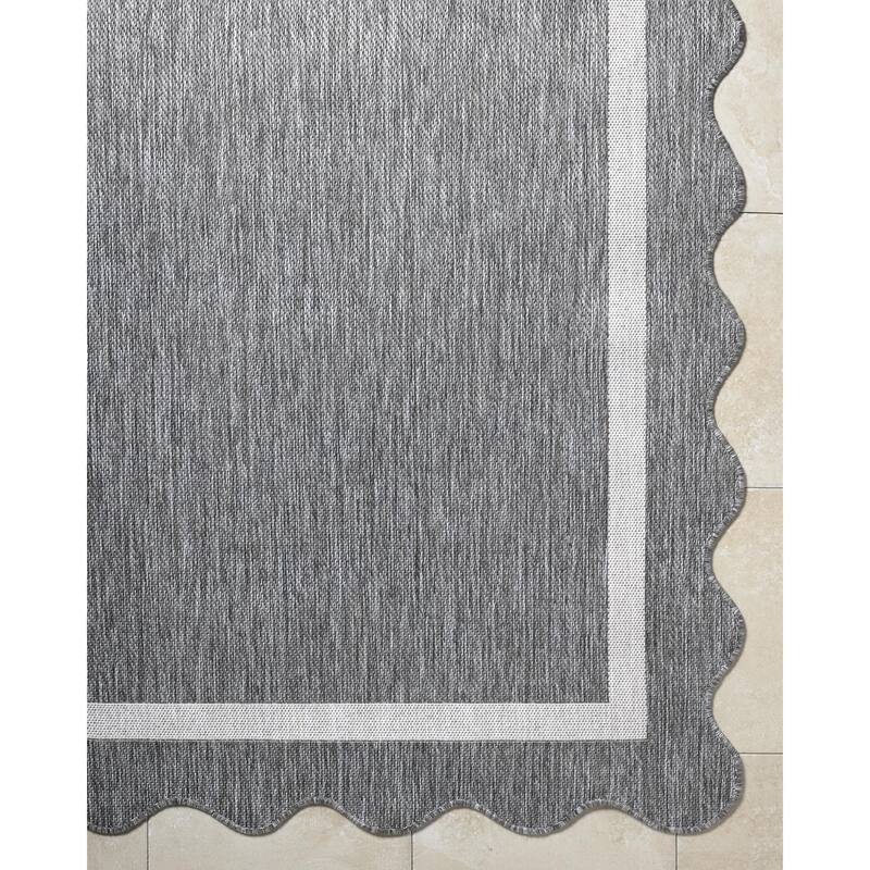 Livabliss Miami Beach Traditional Indoor / Outdoor Area Rug