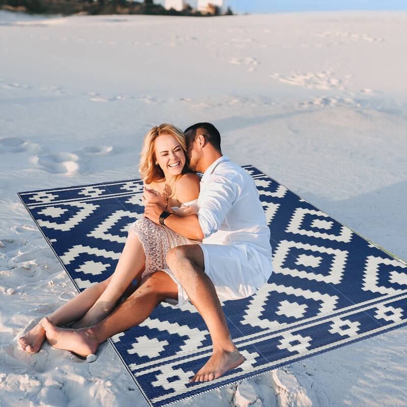 Playa Rug Outdoor Recycled Reversible Plastic Folded Mat/Rug Milan Collection Lightweight & Weather, Water and UV Resistant