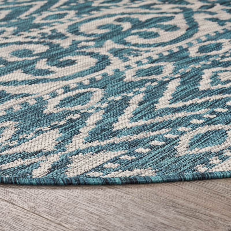 Sevita Entwined Geometric Indoor/Outdoor Accent Rug