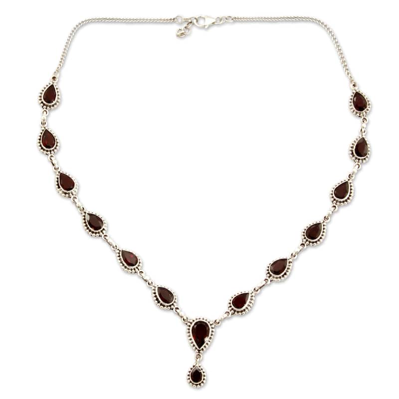 Handmade Sterling Silver 'Halo of Beauty' Garnet Necklace (India) - 7'6" x 9'6"