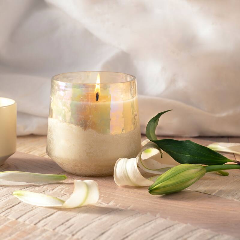 ILLUME Beautifully Done Isla Lily Candle