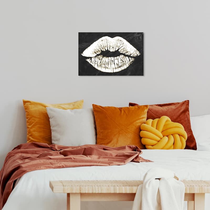 Wynwood Studio Fashion and Glam Solid Kiss Onyx Gold Line White and Glam Wall Art Canvas Print - 16 x 24