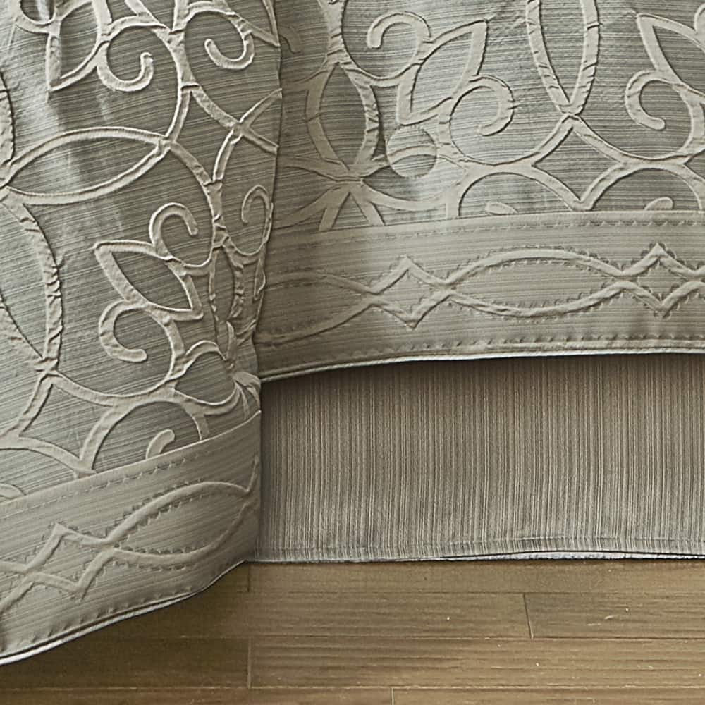 Five Queens Court Nouveau 4-piece Comforter Set