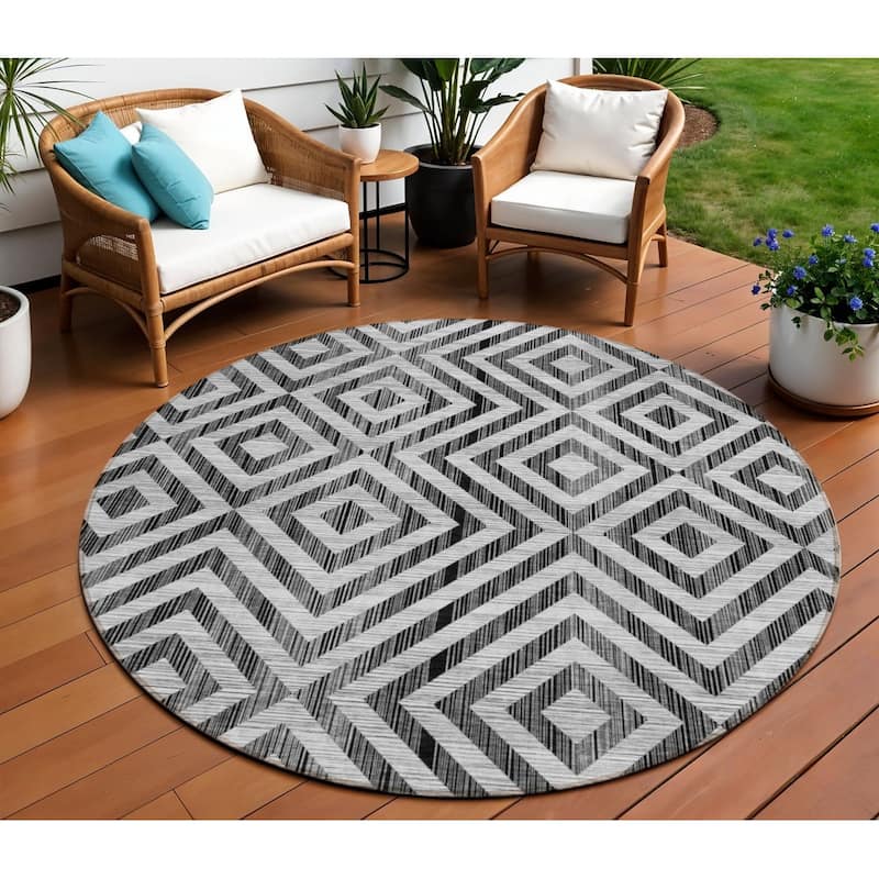 HomeRoots Geometric Transitional Rectangle Outdoor Rug - 8' Round
