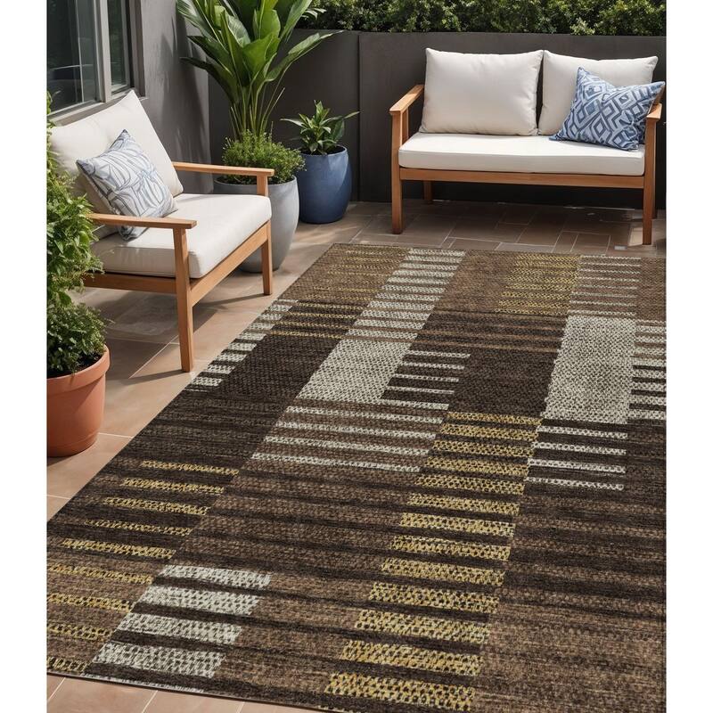 HomeRoots Striped Modern Rectangle Outdoor Rug - 5' X 8'