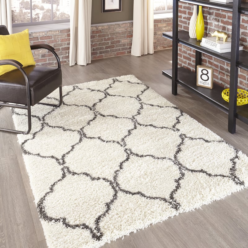 Momeni Maya Contemporary Geometric Area Rug.