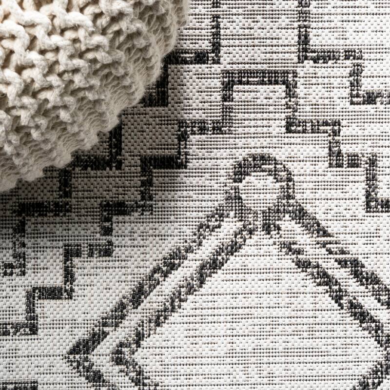 JONATHAN Y Carwa Diamond Tribal Medallion Indoor/Outdoor Area Rug
