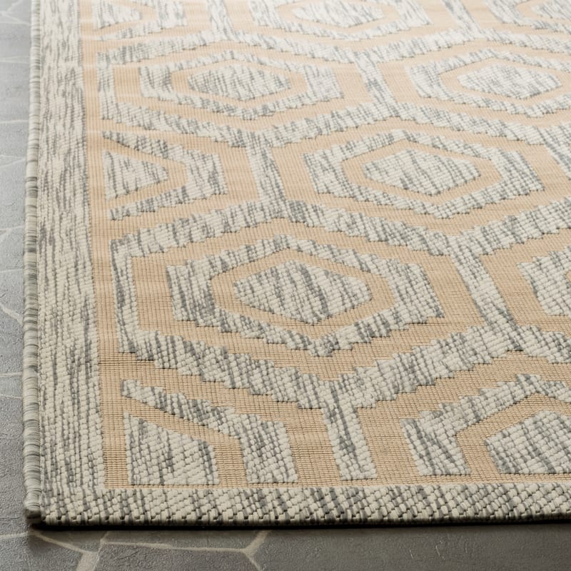 SAFAVIEH Courtyard Carolee Indoor/ Outdoor Patio Backyard Rug