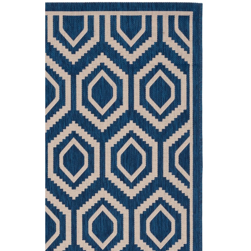 SAFAVIEH Courtyard Carolee Indoor/ Outdoor Patio Backyard Rug