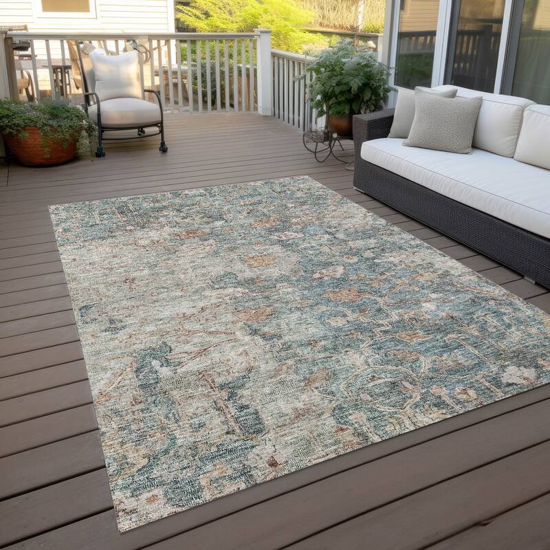 Machine Washable Indoor/ Outdoor Chantille Distressed Traditional Rug