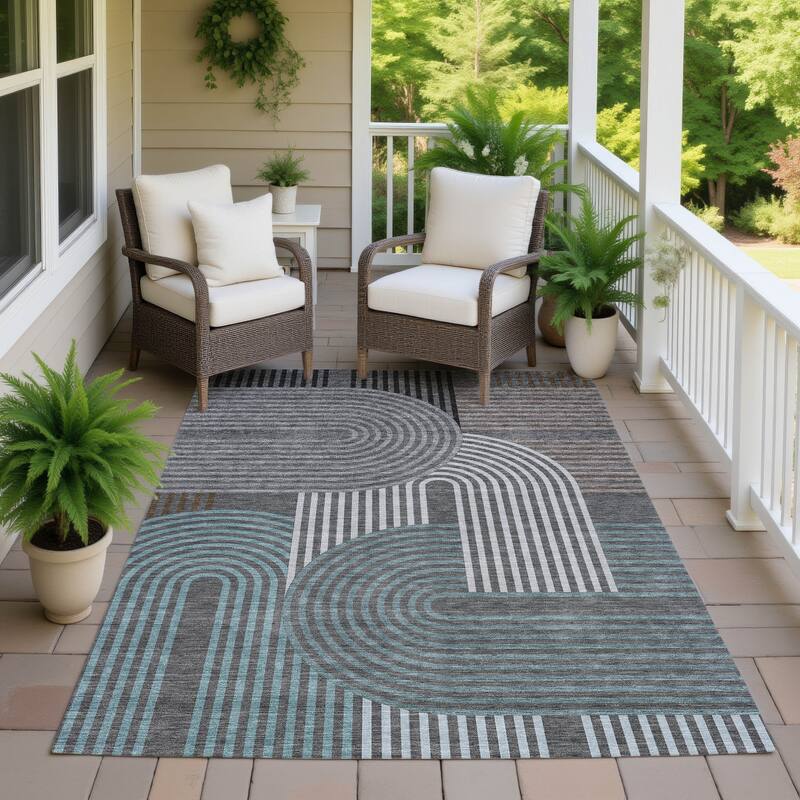 Machine Washable Indoor/ Outdoor Modern Basehor Chantille Rug