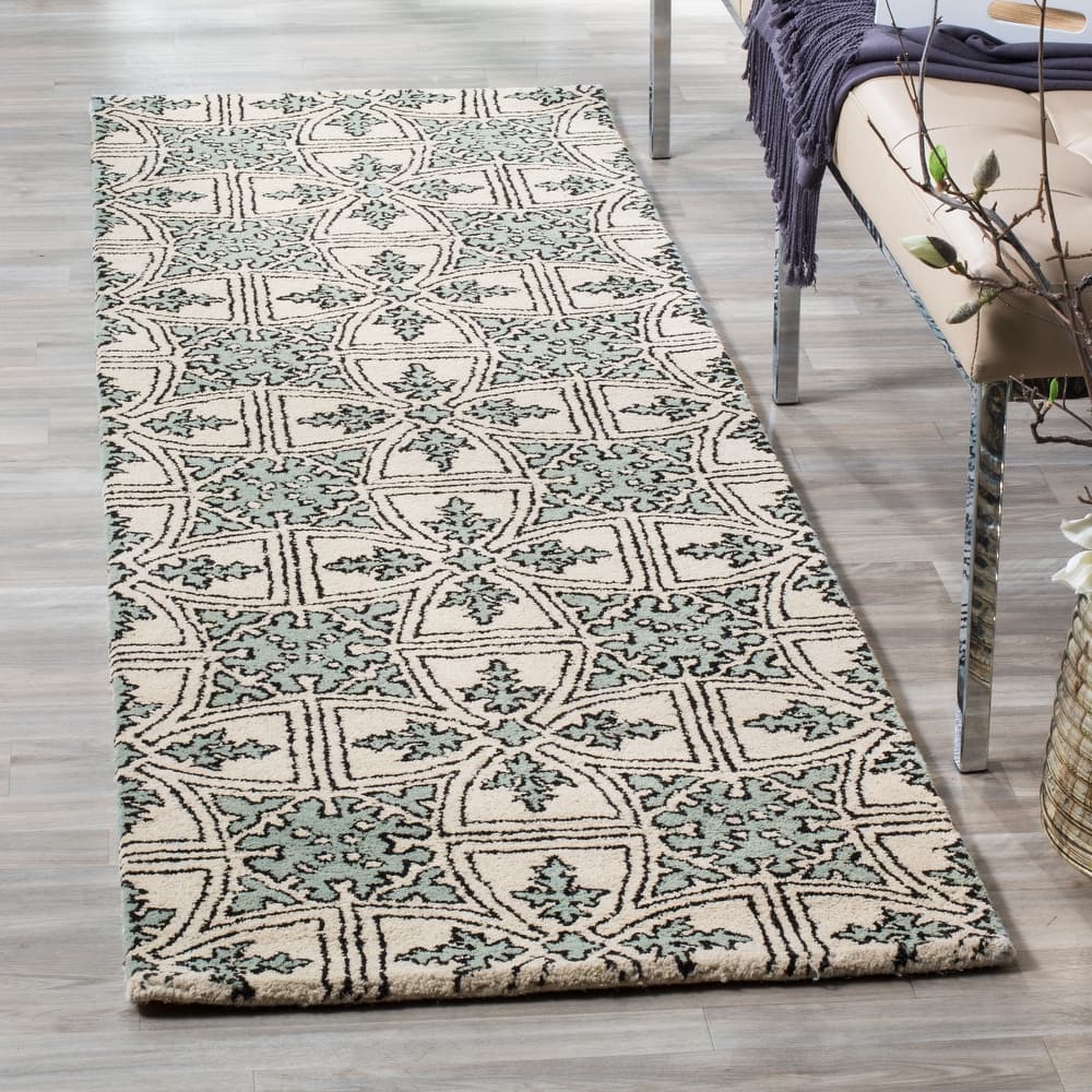 SAFAVIEH Handmade Chatham Laurane Modern Moroccan Wool Rug