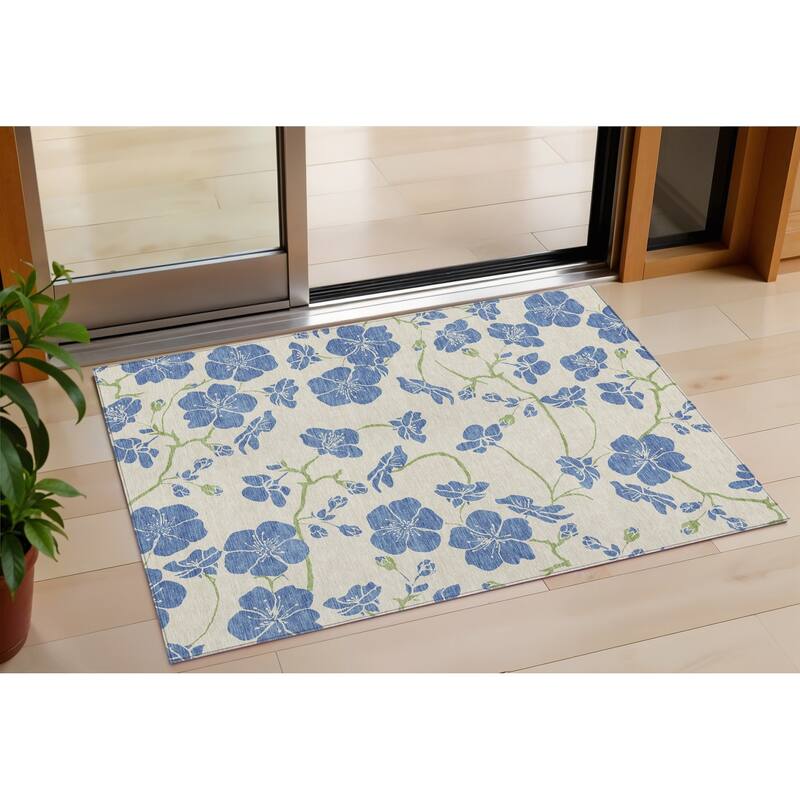 HomeRoots Floral Transitional Rectangle Outdoor Rug - 3' x 5'