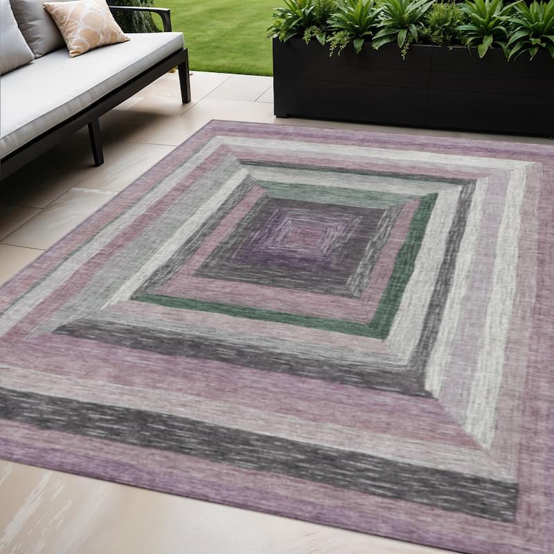 HomeRoots Geometric Transitional Rectangle Outdoor Rug - 5' X 8'