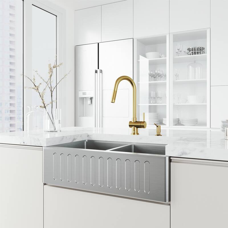 VIGO Gramercy 17" H Single Handle Pull-Down Spout Kitchen Faucet