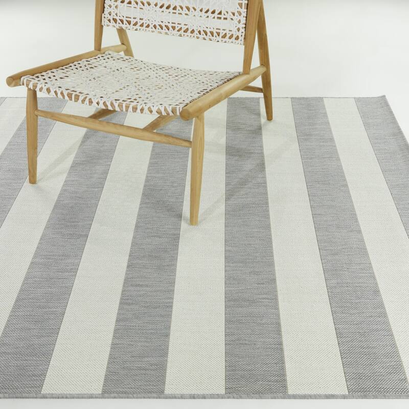 Aleah Traditional Striped Indoor/Outdoor Area Rug
