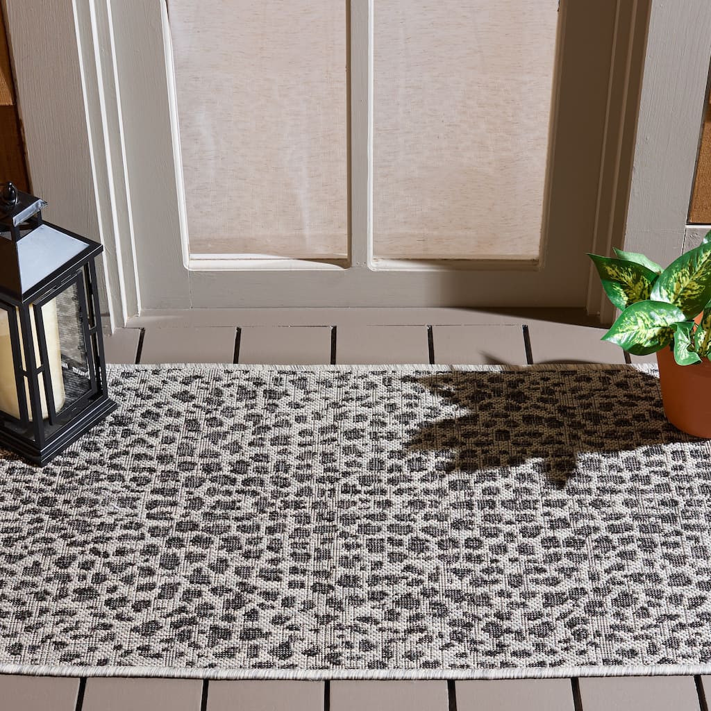 SAFAVIEH Courtyard Eyrin Indoor/ Outdoor Waterproof Patio Backyard Rug