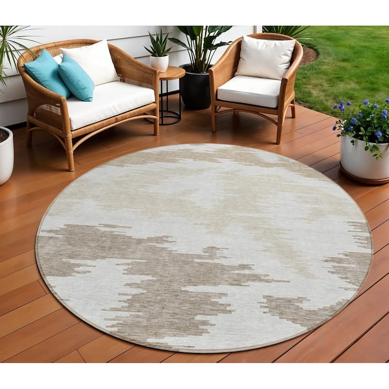 HomeRoots Abstract Transitional Rectangle Outdoor Rug - 8' Round