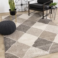 https://ak1.ostkcdn.com/images/products/is/images/direct/f2cf7ce22dd915ca80ba91ede44b2c9cb2e24acc/Miley-Collection---Cream-Grey-Taupe-Diamonds-Rug.jpg?imwidth=200&impolicy=medium