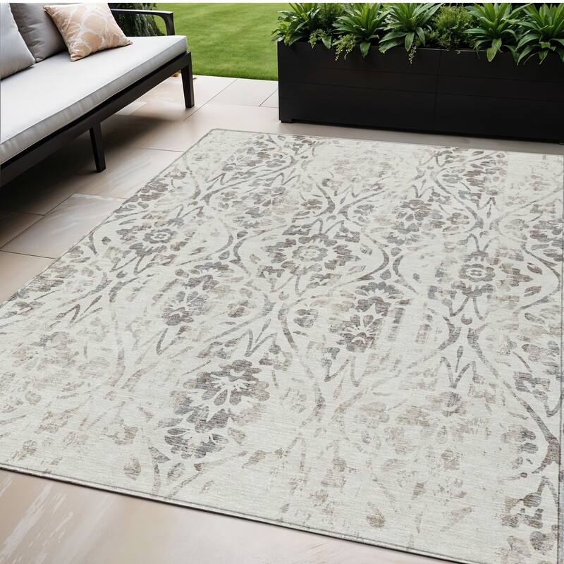HomeRoots Floral Transitional Rectangle Outdoor Rug - 5' X 8'