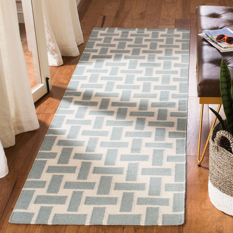 SAFAVIEH Handmade Flatweave Dhurries Leigh Modern Wool Rug - 2'6" x 10' Runner - Turquoise/Ivory