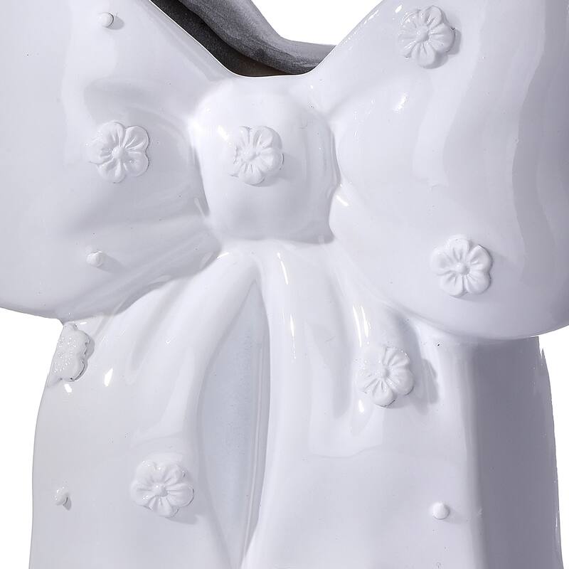 7" Resin Bowtie Vase