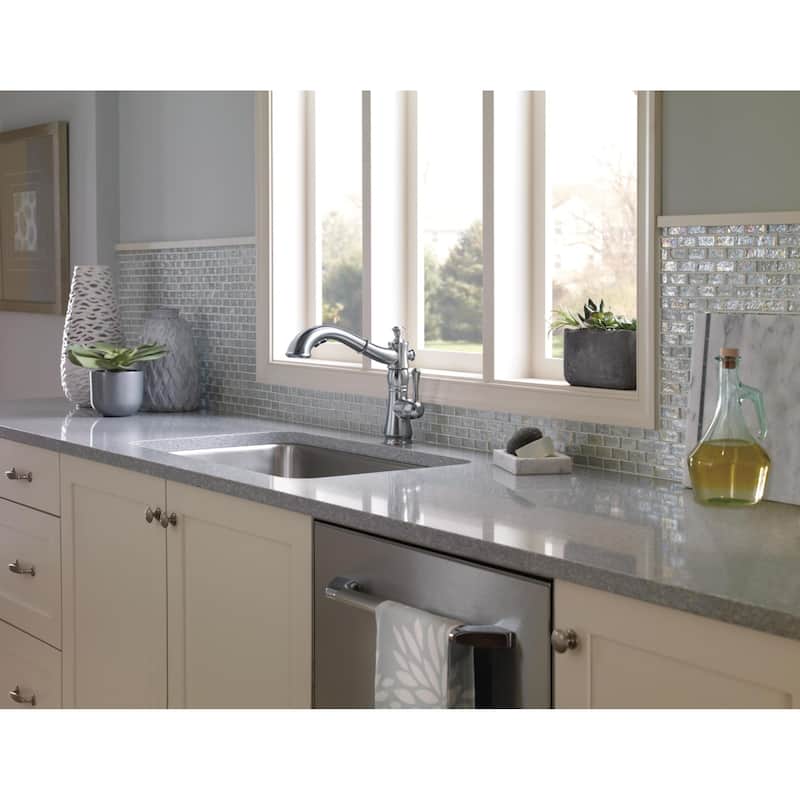 Delta Cassidy Pull-Out Kitchen Faucet - Includes Lifetime Warranty