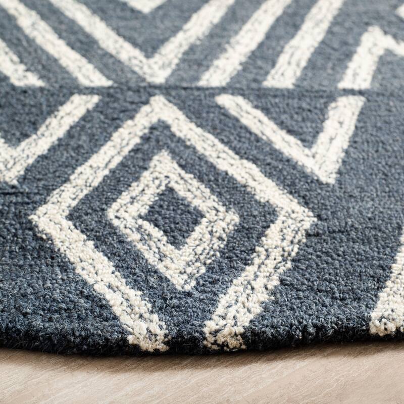 SAFAVIEH Handmade Micro-Loop Hildegund Wool Rug