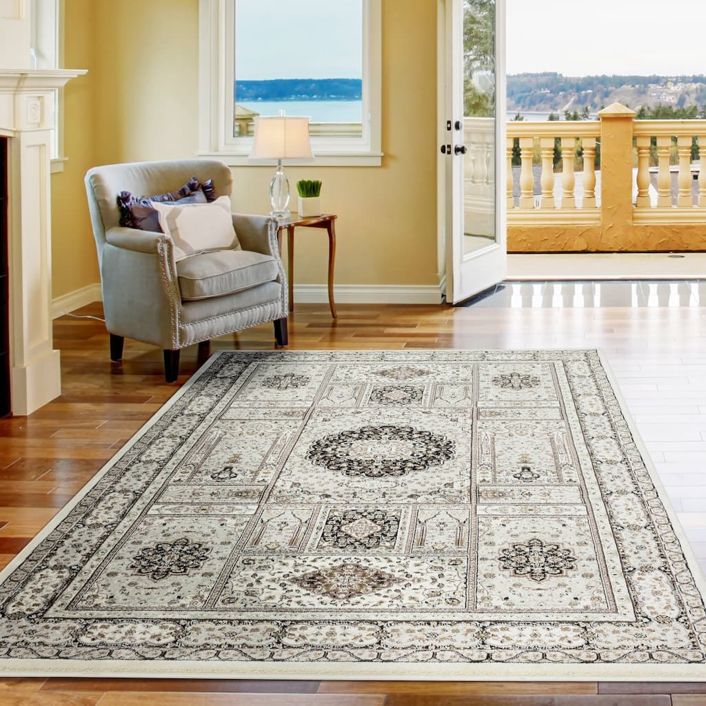 Vaso Collection Traditional Polypropylene Area Rug